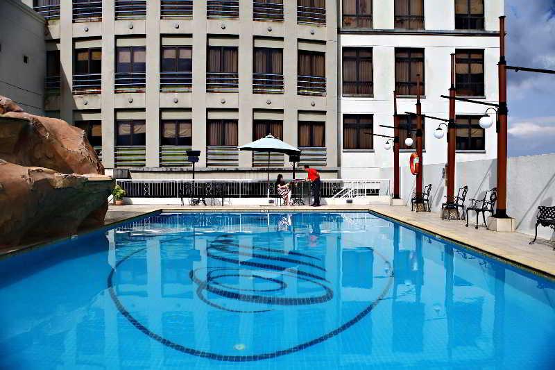 The Apartments At Merdeka Palace Hotel Κουτσίνγκ Εξωτερικό φωτογραφία