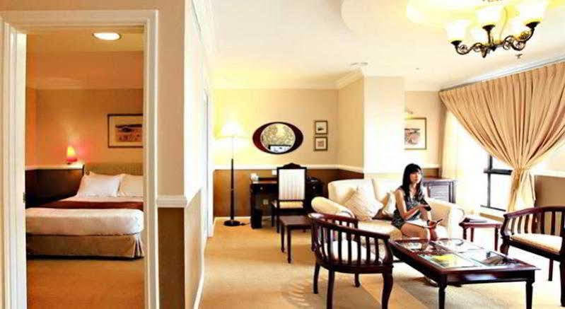 The Apartments At Merdeka Palace Hotel Κουτσίνγκ Εξωτερικό φωτογραφία